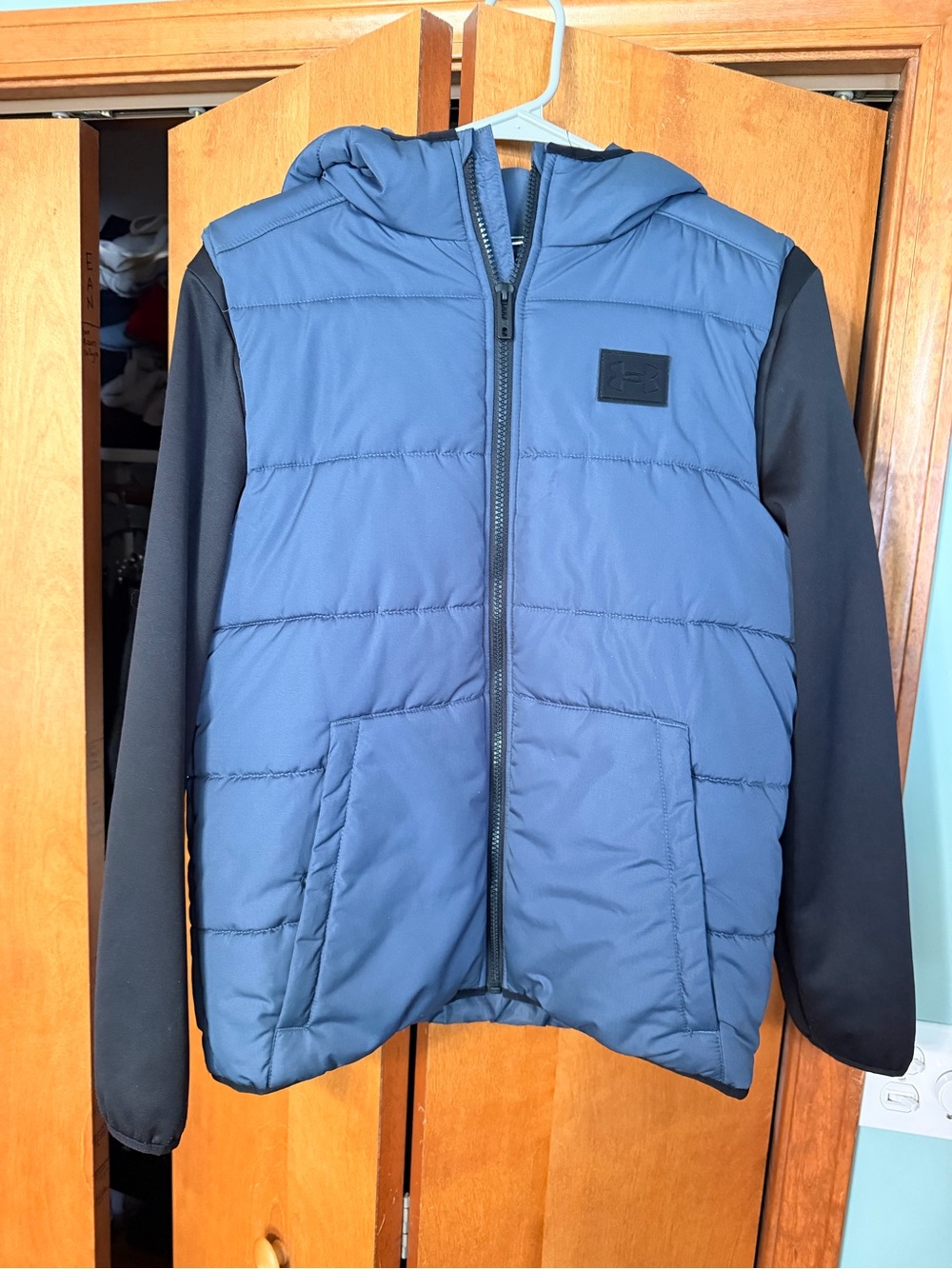Under Armour Navy Blue Puffer Jacket with Black Sleeves